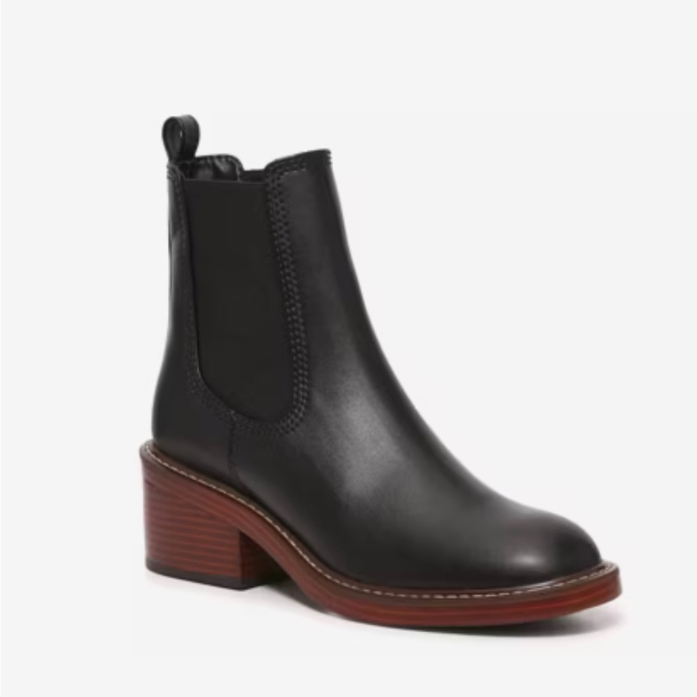 Never worn, Steve Madden Laurely Chelsea Bootie, size 8